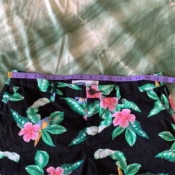 Black Floral Shorts Old Navy Sz 10 - Picture 7 of 7